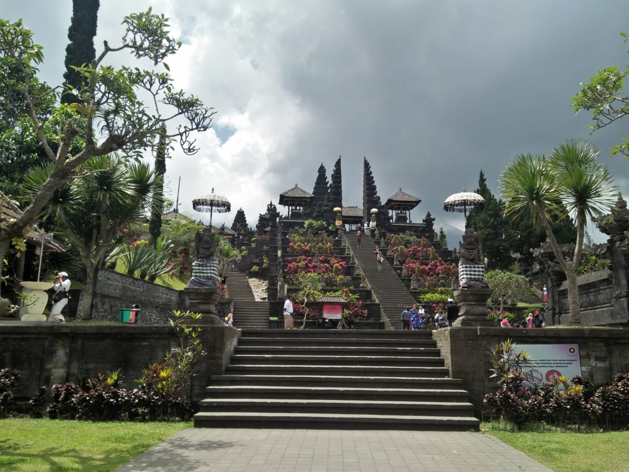 PURA PENATARAN AGUNG